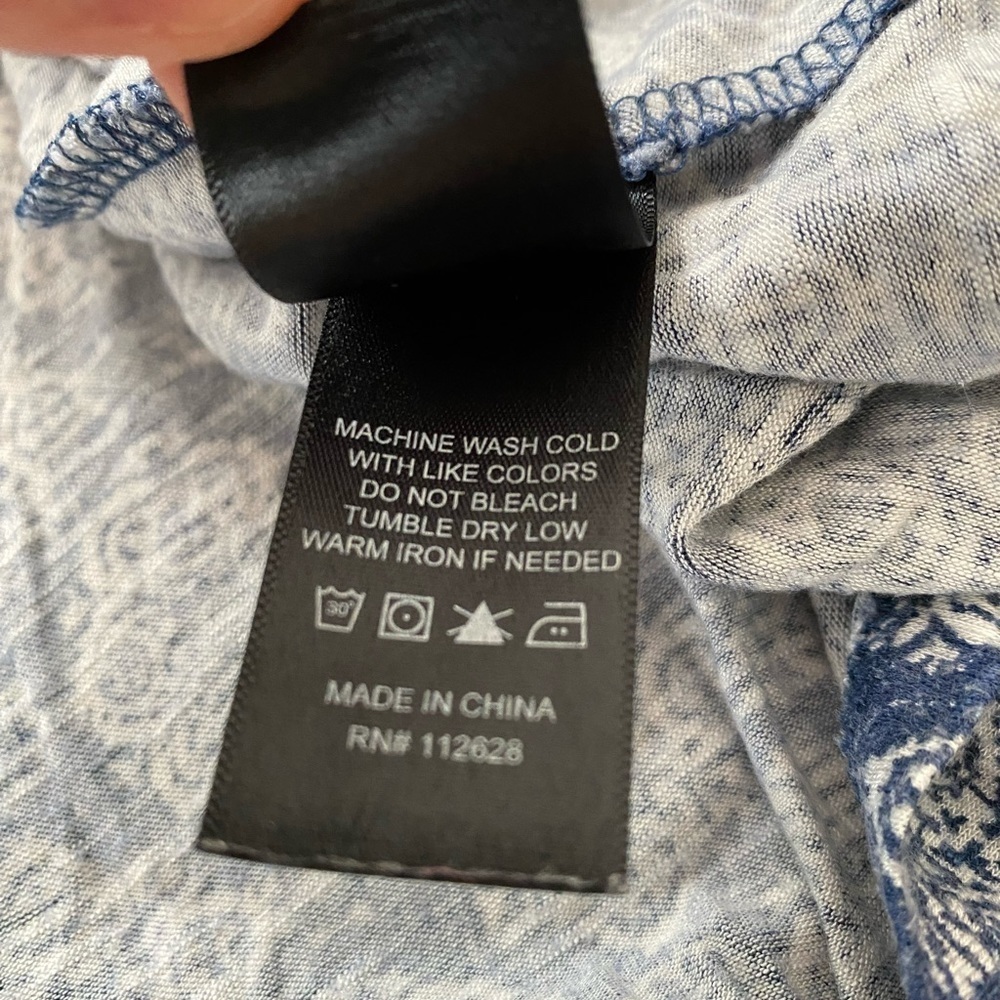 Max Jeans Size XL Women's V-Neck Tank Top Flowy Sleeveless Top Geometric Pattern - Picture 5 of 8